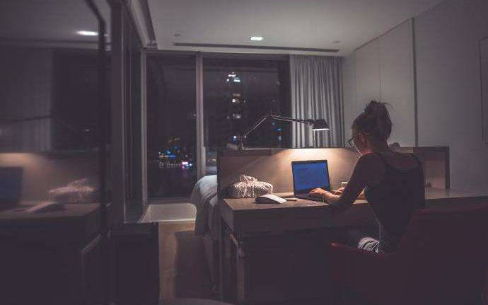 年青人熬夜的探究挖掘